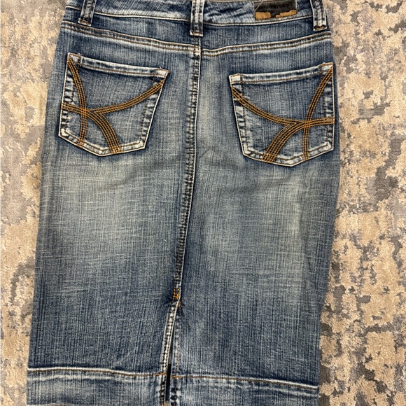 Beautiful Jean skirt - Picture 2 of 2